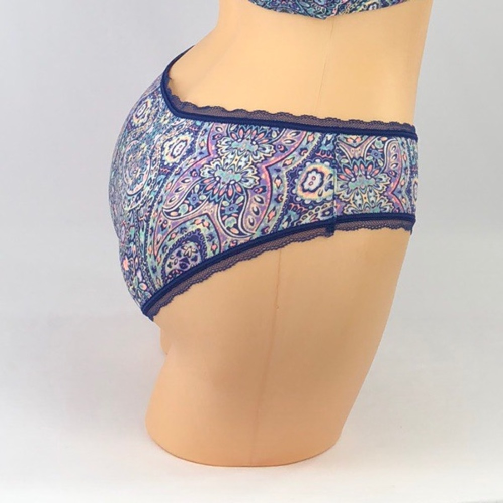 ✅🆕😍 Victoria's Secret Hiphugger paisley panty - Picture 2 of 8